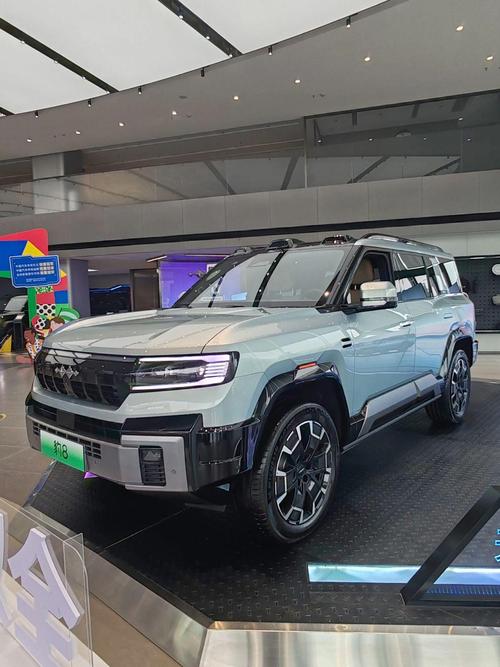 成都305比亚迪方程豹硬派越野的爆款，英菲尼迪35周年与你共成长